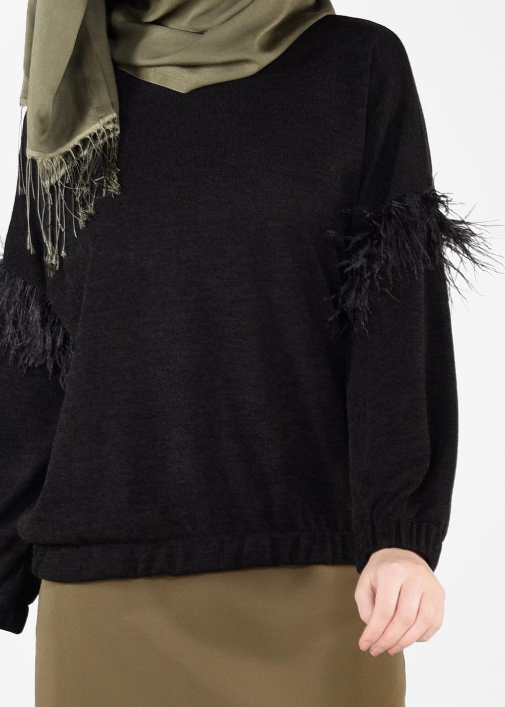 Tesettür giyim SİYAH KOLLARI TÜY DETAYLI BLUZ 56551