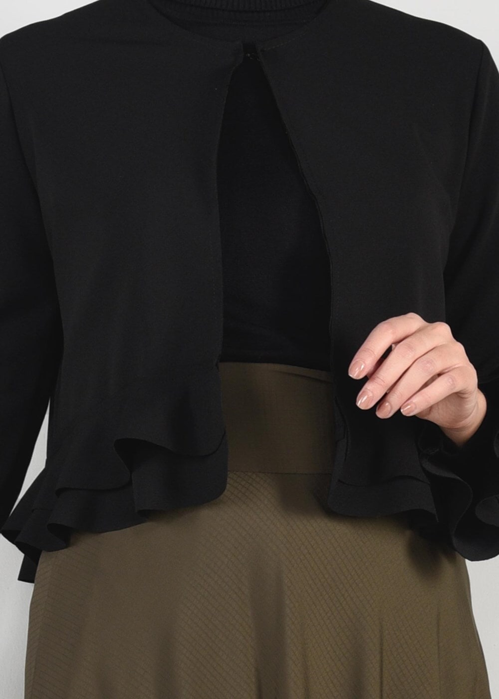 Tesettür giyim SİYAH VOLANLI BLUZ 1186