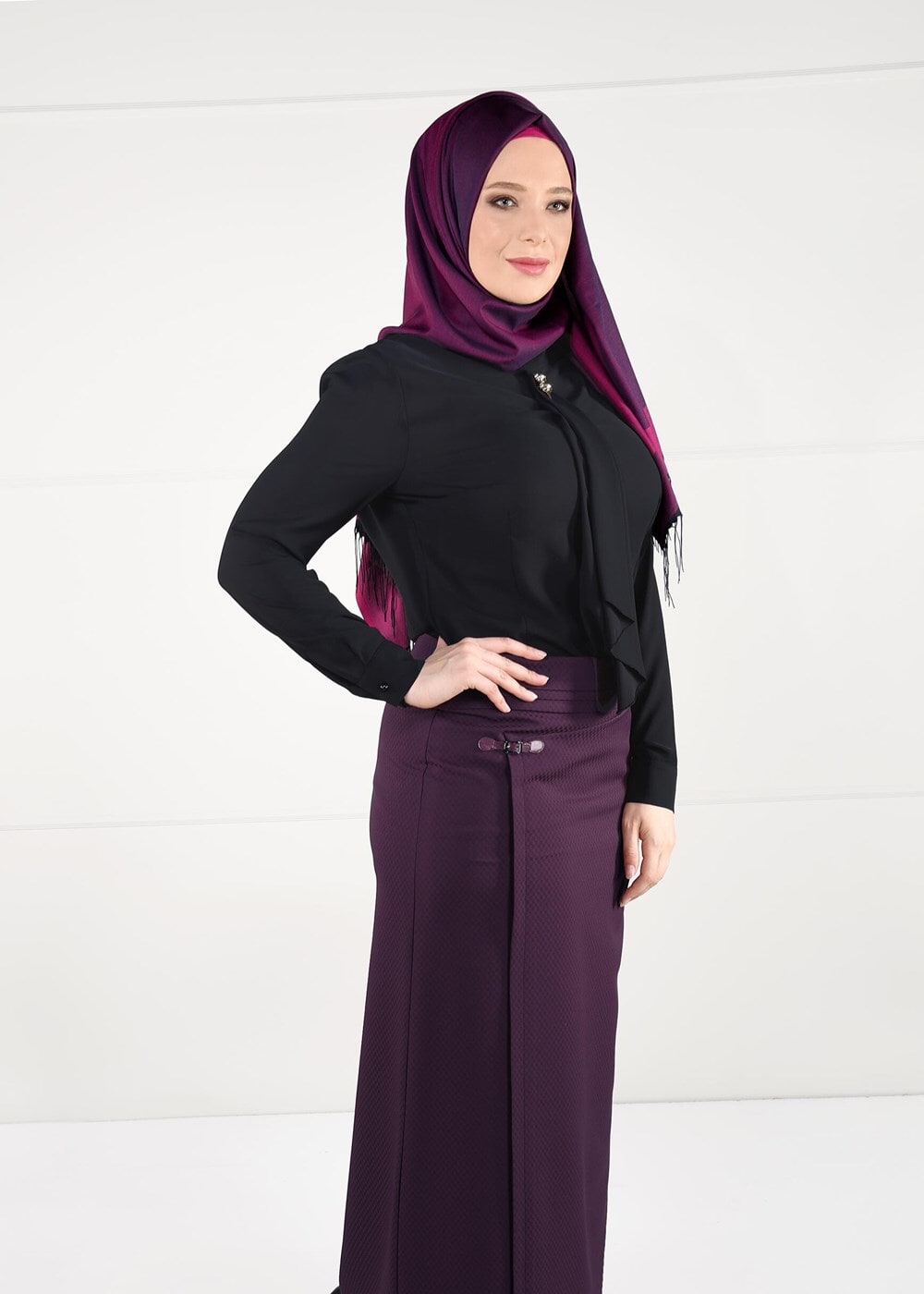 Tesettür giyim SİYAH BROŞ DETAYLI ŞİFON BLUZ 2610