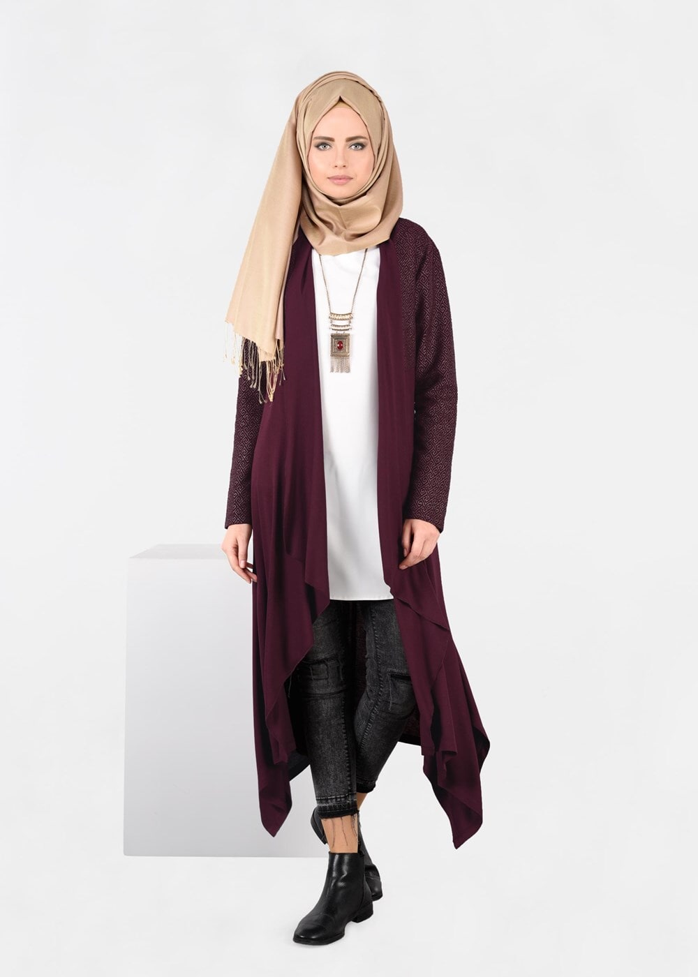 Tesettür giyim BORDO DESENLİ ASİMETRİK KESİM HIRKA 4997-1 