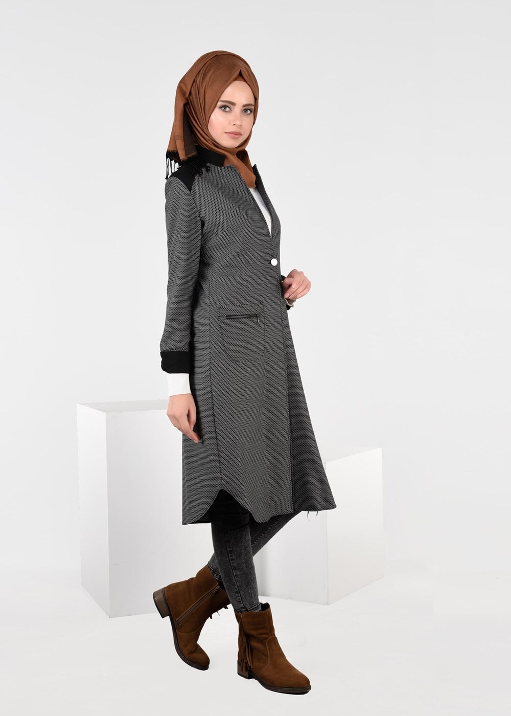 Tesettür giyim SİYAH DESENLİ DÜĞMELİ CEKET 4057 