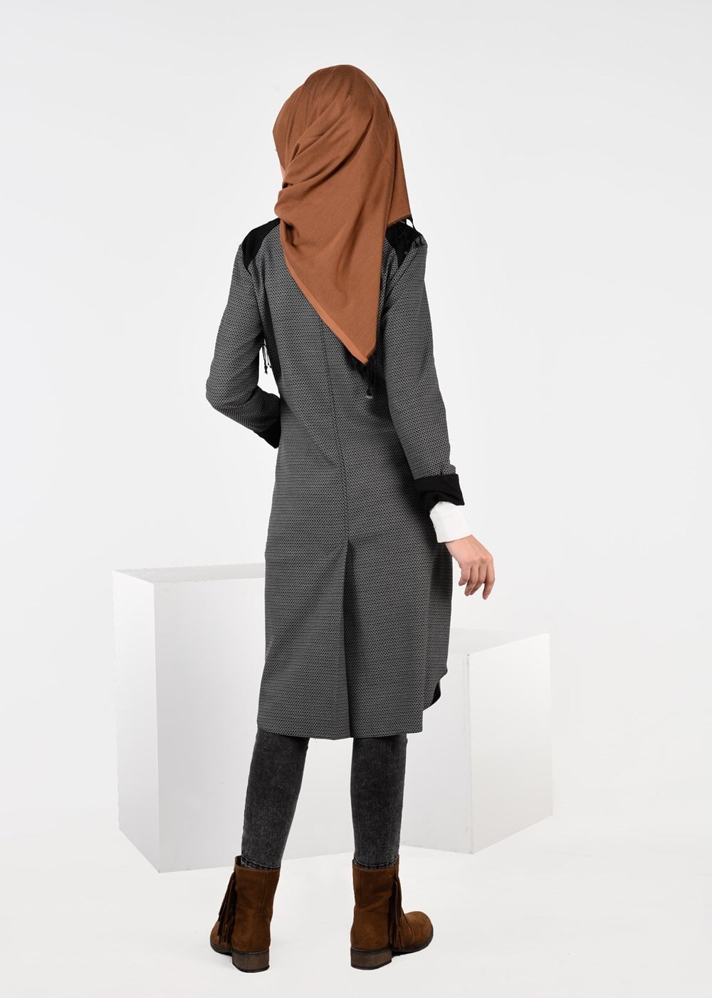 Tesettür giyim SİYAH DESENLİ DÜĞMELİ CEKET 4057 