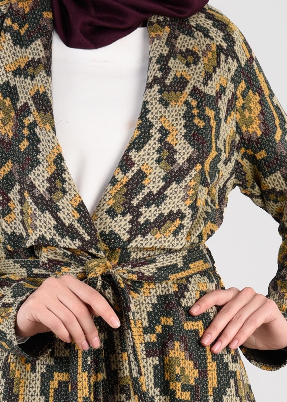 Tesettür giyim HAKİ YANLARI YIRTMAÇLI JAKAR HIRKA  4835 