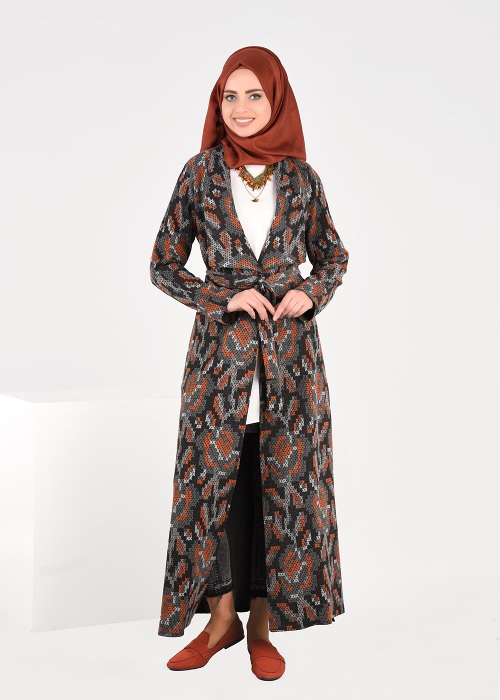 Tesettür giyim GRİ YANLARI YIRTMAÇLI JAKAR HIRKA  4835 