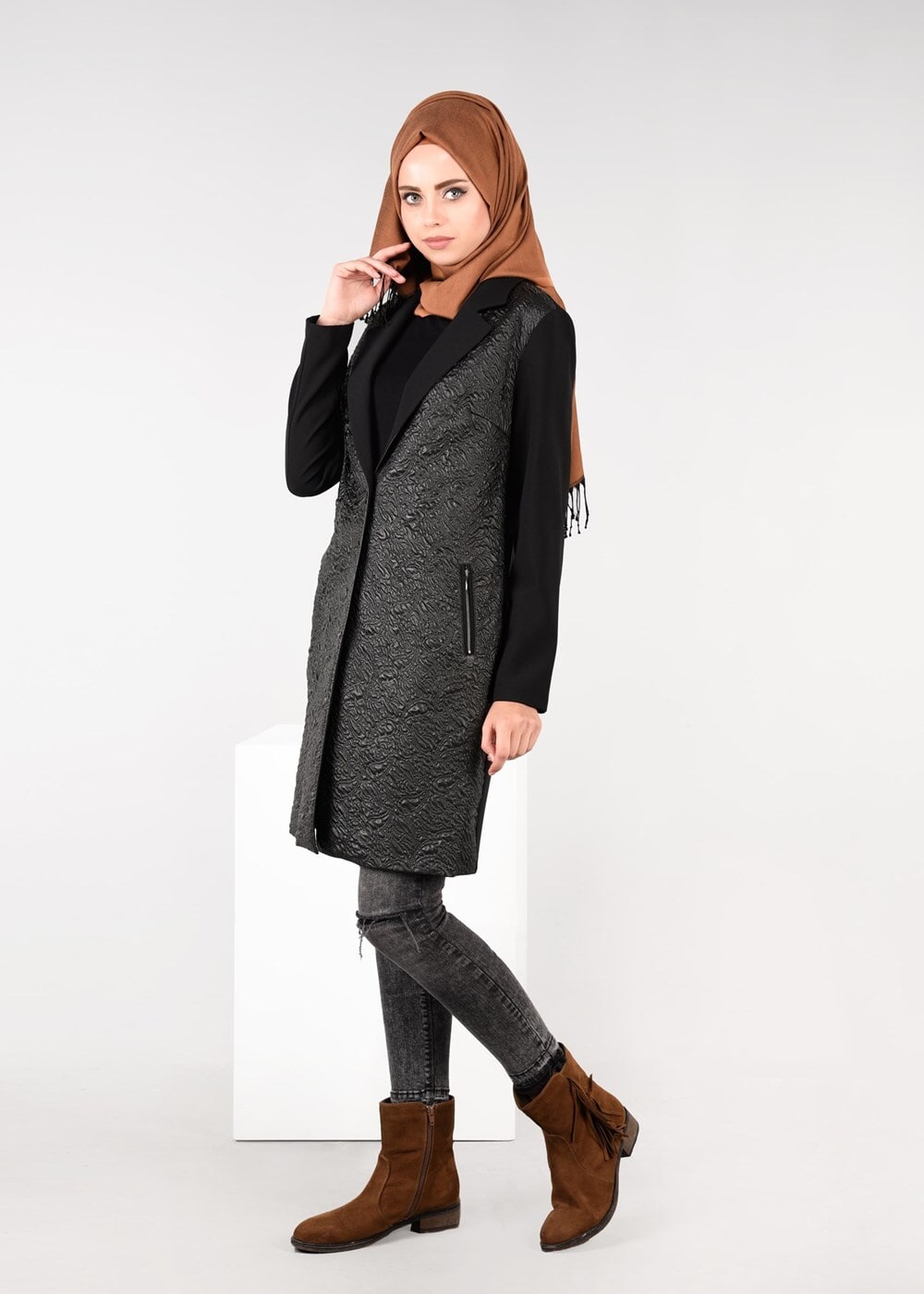 Tesettür giyim SİYAH CEPLERİ FERMUARLI DÜĞMELİ CEKET 4945 