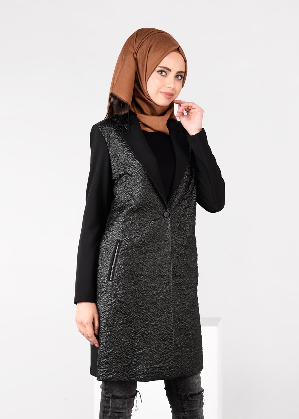 Tesettür giyim SİYAH CEPLERİ FERMUARLI DÜĞMELİ CEKET 4945 