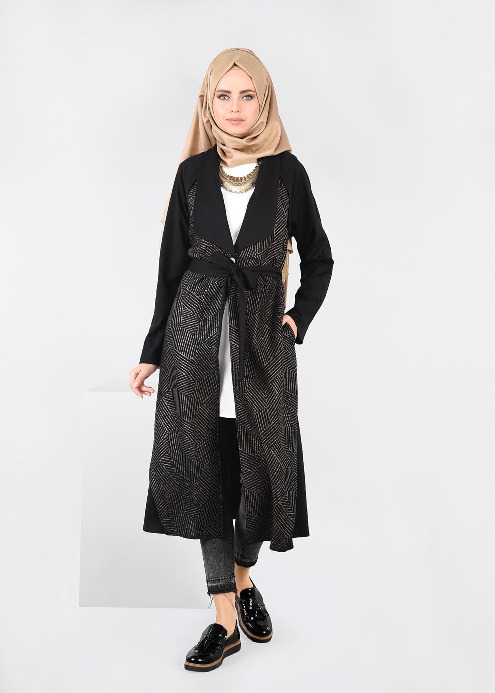 Tesettür giyim SİYAH KUŞAK DETAYLI DESENLİ HIRKA 4996 