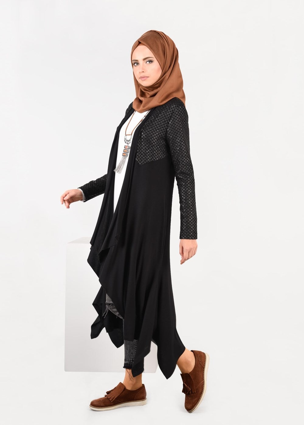 Tesettür giyim SİYAH ASİMETRİK KESİM HIRKA 4997