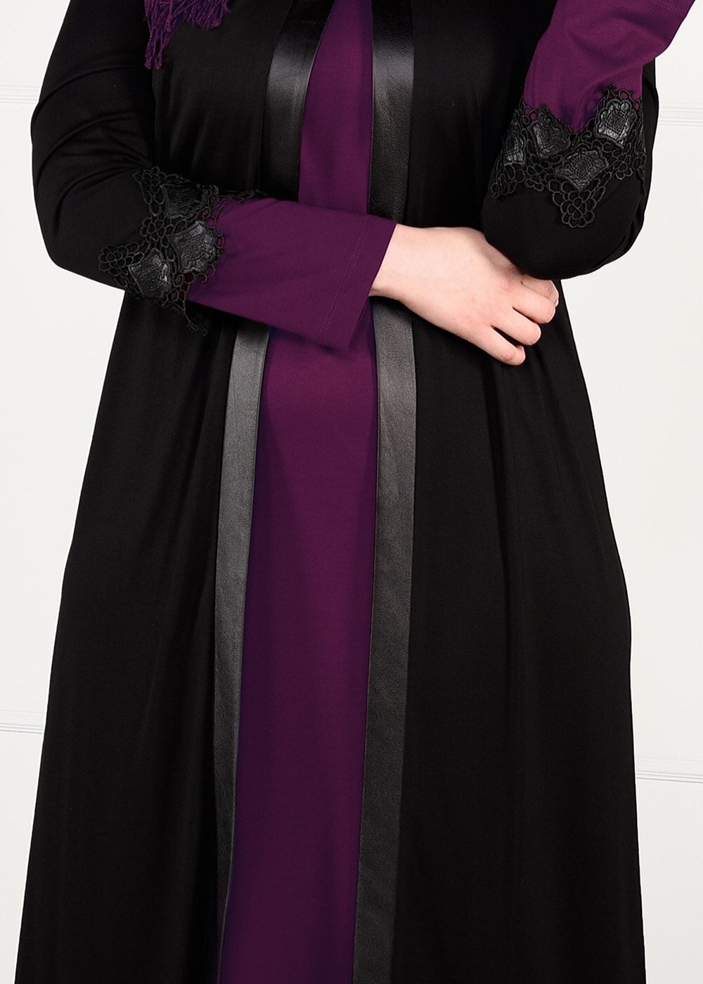 Tesettür giyim MOR DERİ BİYE ŞERİTLİ GÜPÜRLÜ 2Lİ ELBİSELİ TAKIM 2657 