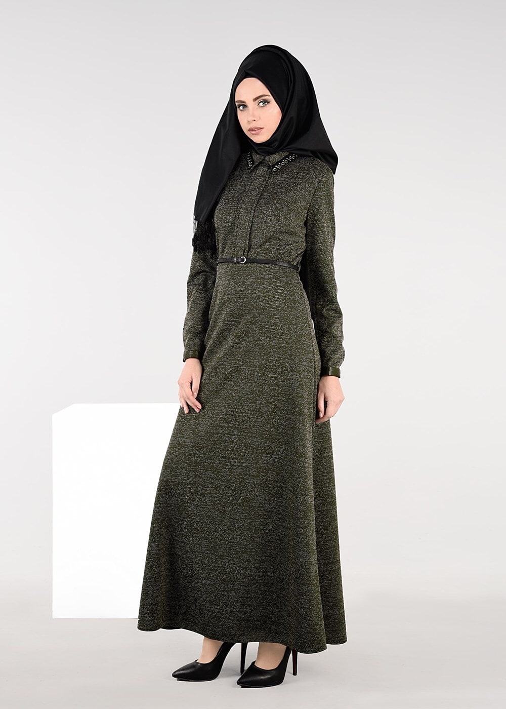 Tesettür giyim HAKİ YAKASI KUŞ GÖZÜ DETAYLI KEMERLİ ELBİSE 4946
