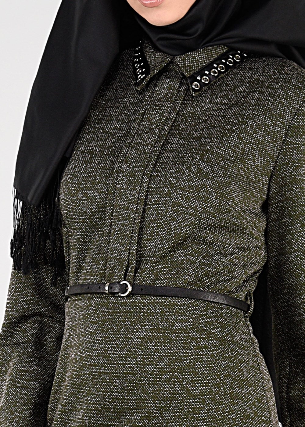 Tesettür giyim HAKİ YAKASI KUŞ GÖZÜ DETAYLI KEMERLİ ELBİSE 4946