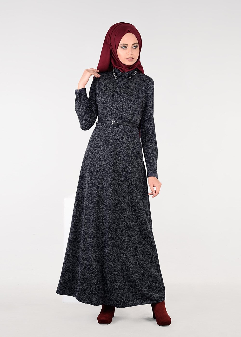 Tesettür giyim LACİVERT YAKASI KUŞ GÖZÜ DETAYLI KEMERLİ ELBİSE 4946