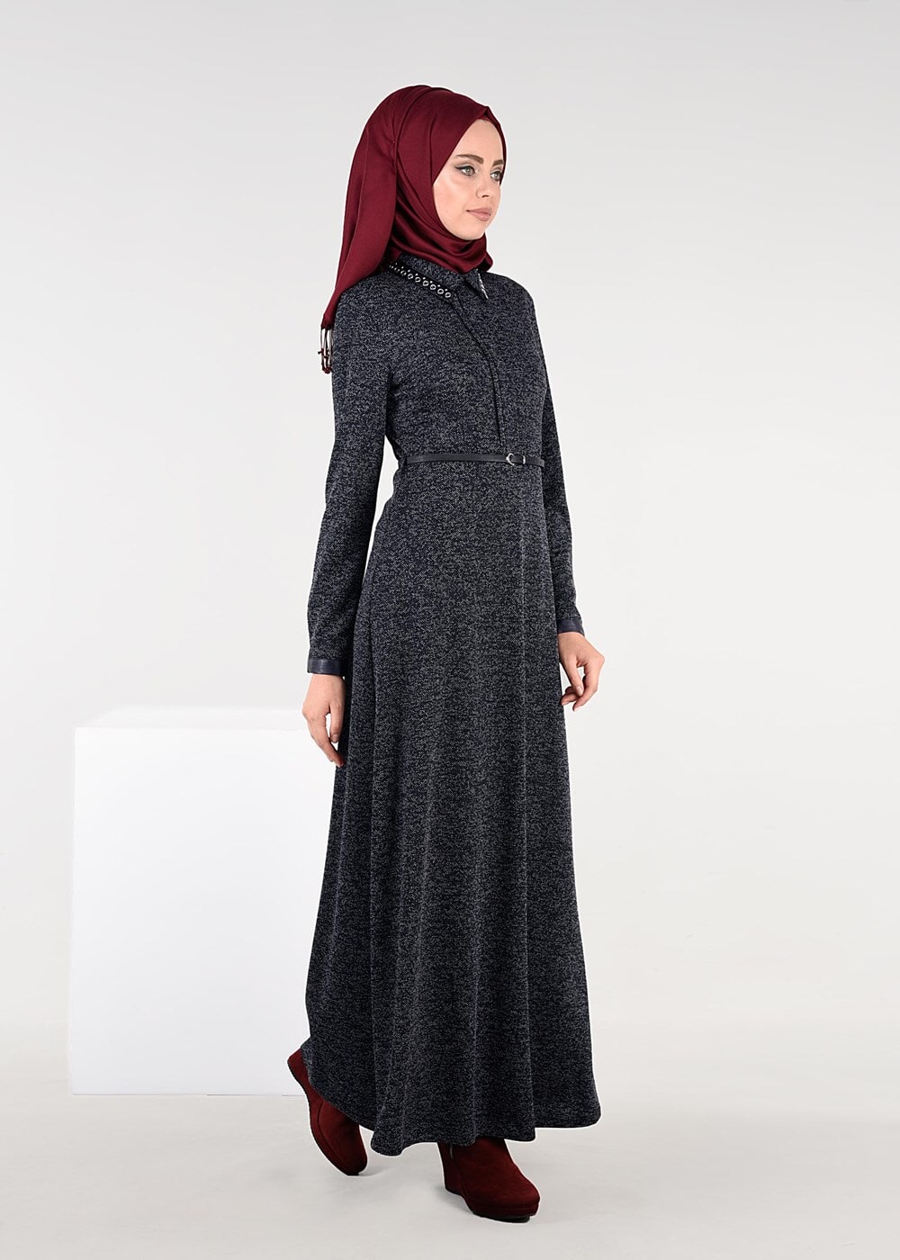 Tesettür giyim LACİVERT YAKASI KUŞ GÖZÜ DETAYLI KEMERLİ ELBİSE 4946