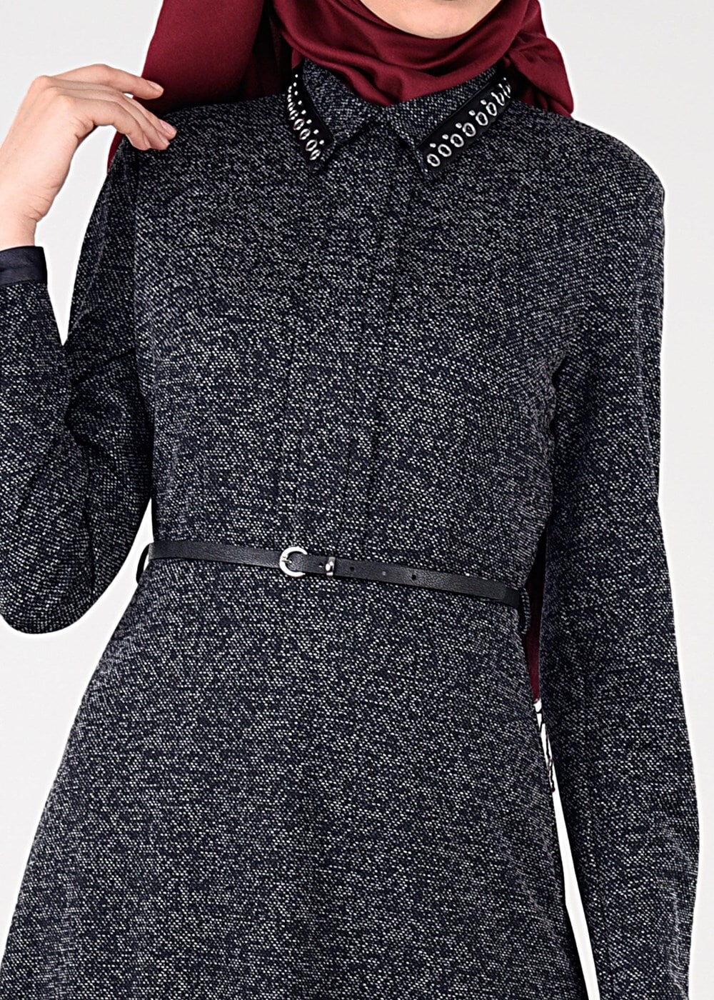 Tesettür giyim LACİVERT YAKASI KUŞ GÖZÜ DETAYLI KEMERLİ ELBİSE 4946