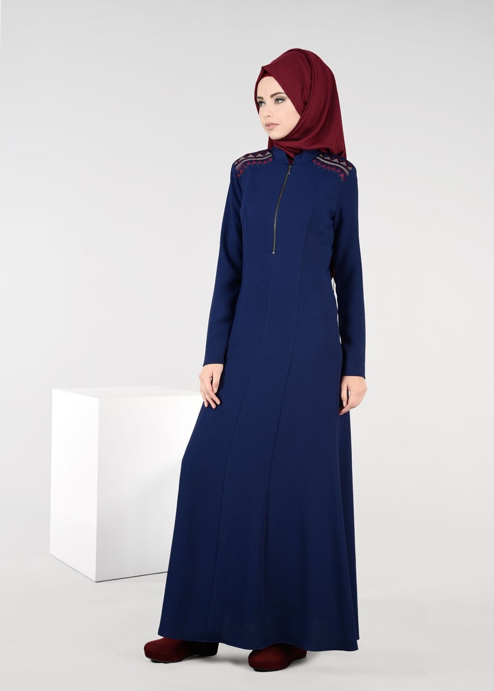 Tesettür giyim LACİVERT FERMUAR DETAYLI NAKIŞLI ELBİSE 4966 