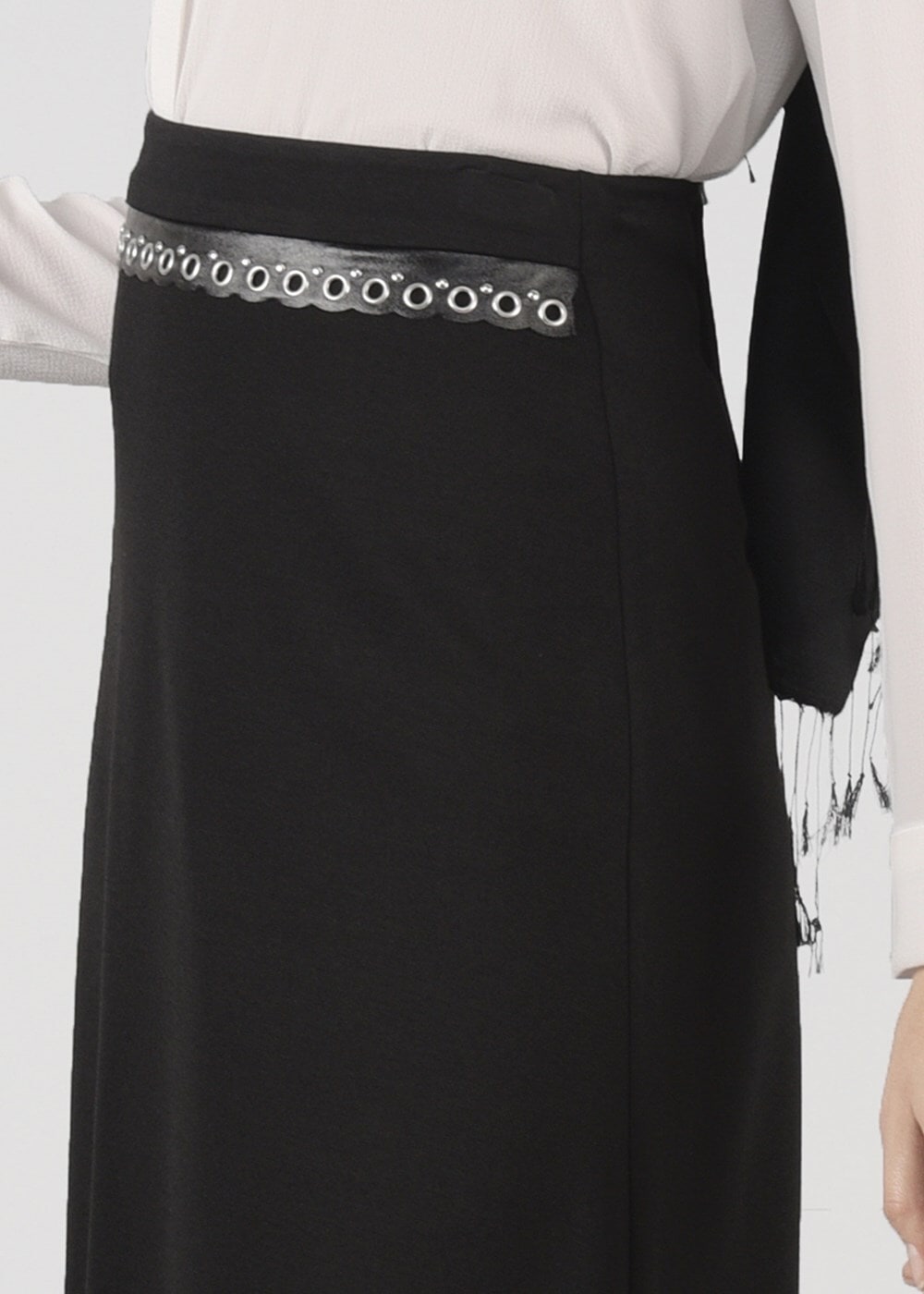 Tesettür giyim SİYAH KUŞ GÖZÜ DETAYLI ETEK 6943