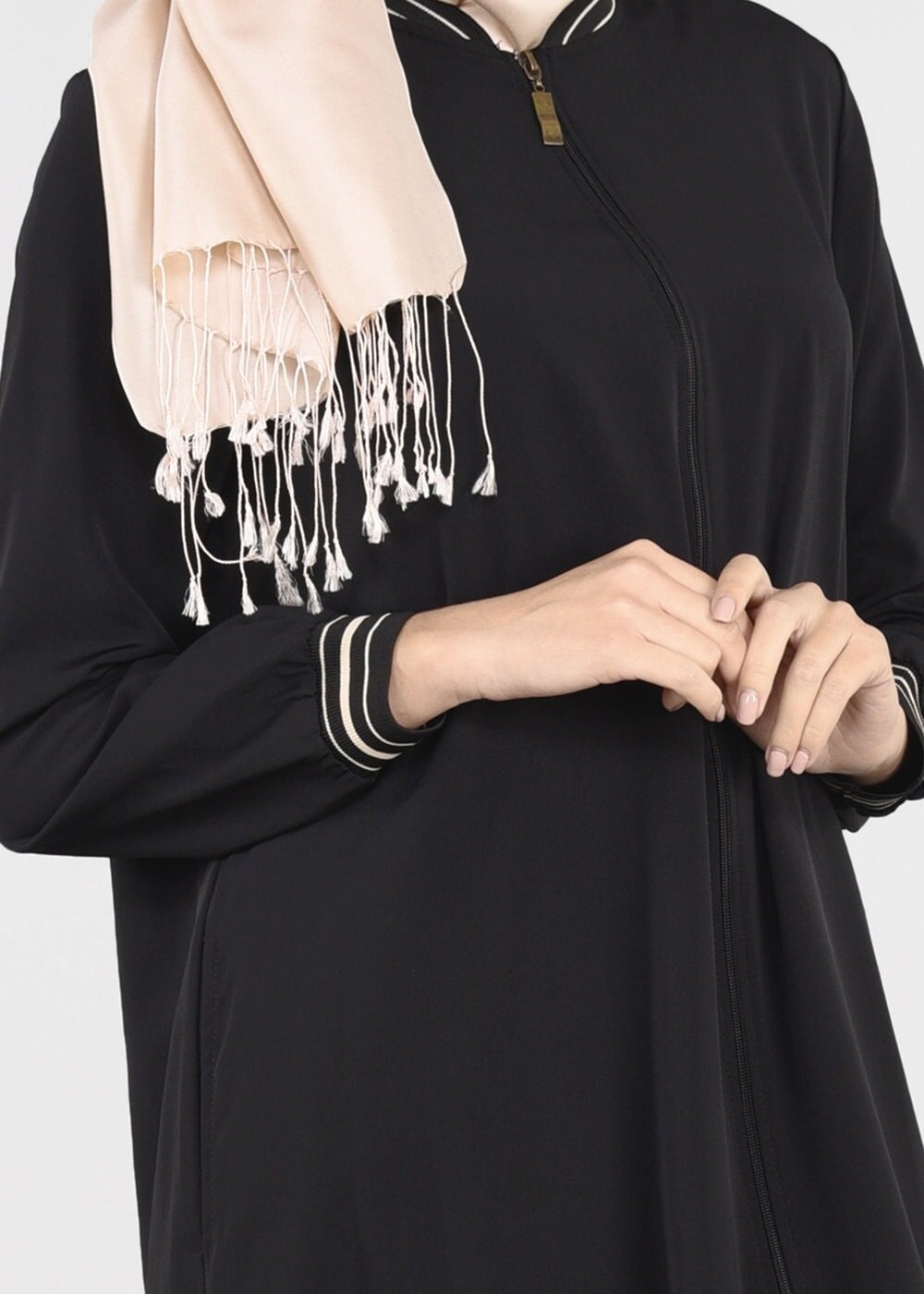 Tesettür giyim SİYAH RİBANALI FERMUARLI FERACE 16106