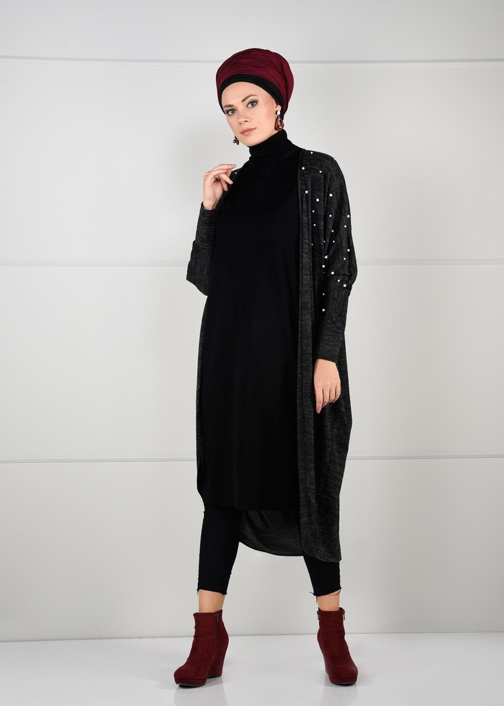 Tesettür giyim SİYAH İNCİ DETAYLI YARASA KOL HIRKA 6845