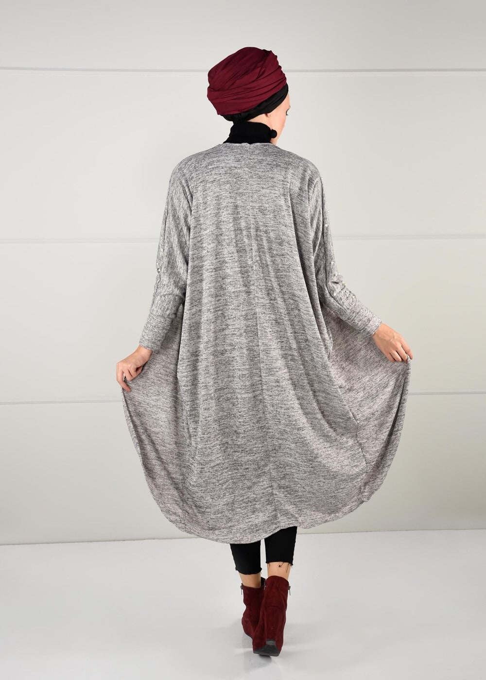 Tesettür giyim GRİ İNCİ DETAYLI YARASA KOL HIRKA 6845