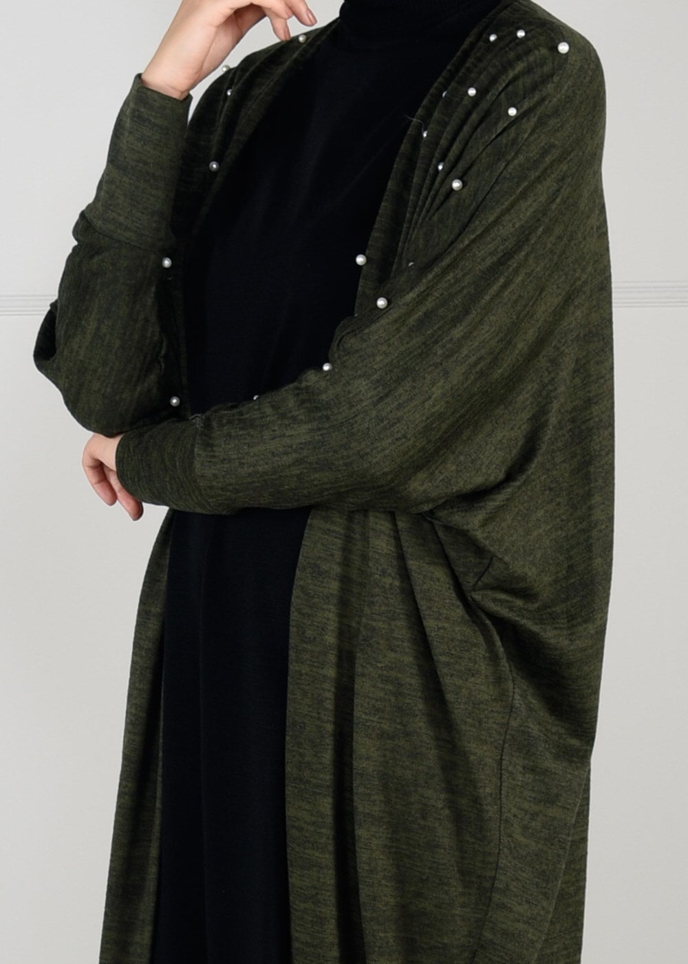 Tesettür giyim HAKİ İNCİ DETAYLI YARASA KOL HIRKA 6845