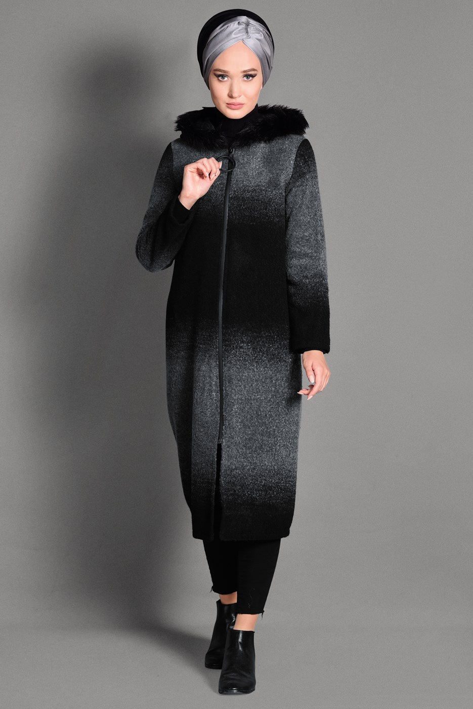 Tesettür giyim GRİ KAPÜŞONU KÜRKLÜ FERMUARLI KABAN 32241