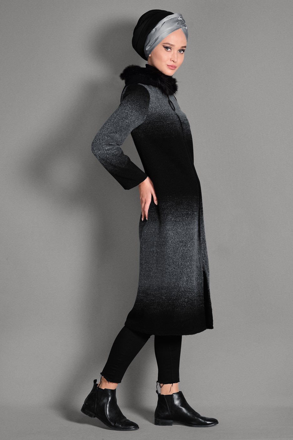 Tesettür giyim GRİ KAPÜŞONU KÜRKLÜ FERMUARLI KABAN 32241
