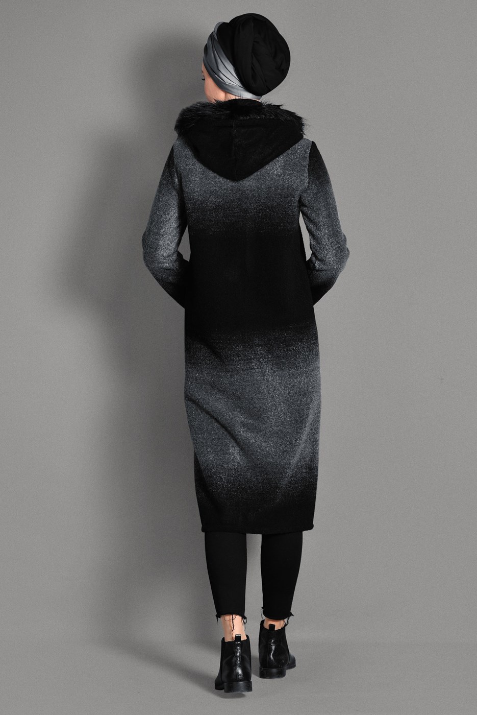 Tesettür giyim GRİ KAPÜŞONU KÜRKLÜ FERMUARLI KABAN 32241