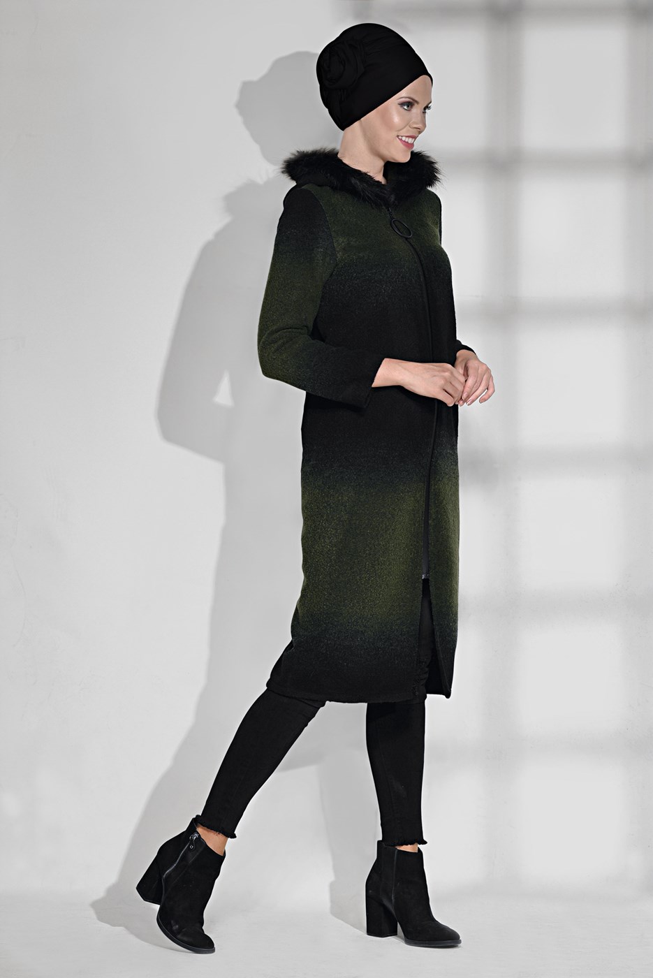 Tesettür giyim HAKİ KAPÜŞONU KÜRKLÜ FERMUARLI KABAN 32241