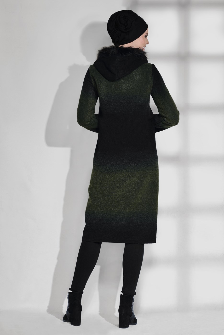 Tesettür giyim HAKİ KAPÜŞONU KÜRKLÜ FERMUARLI KABAN 32241