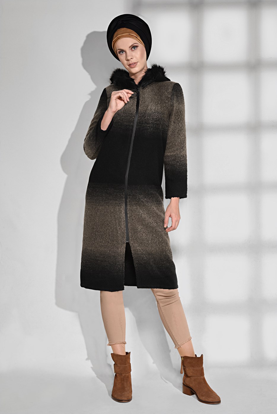 Tesettür giyim TABA KAPÜŞONU KÜRKLÜ FERMUARLI KABAN 32241