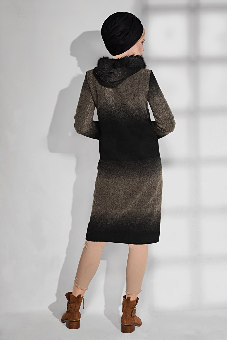 Tesettür giyim TABA KAPÜŞONU KÜRKLÜ FERMUARLI KABAN 32241