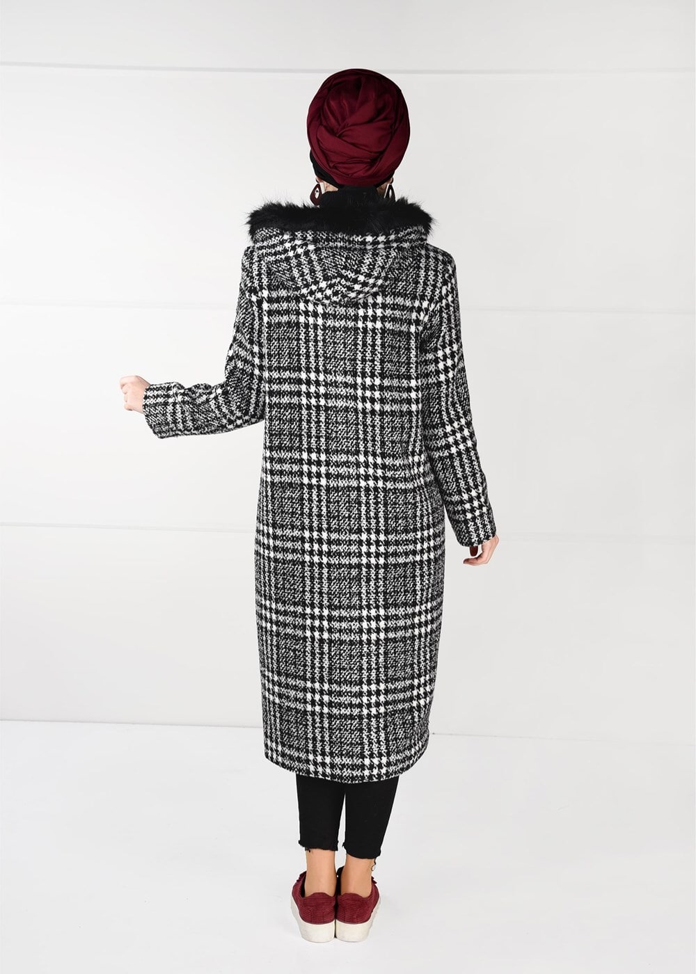 Tesettür giyim SİYAH EKOSE DESENLİ KAŞE KABAN 50451