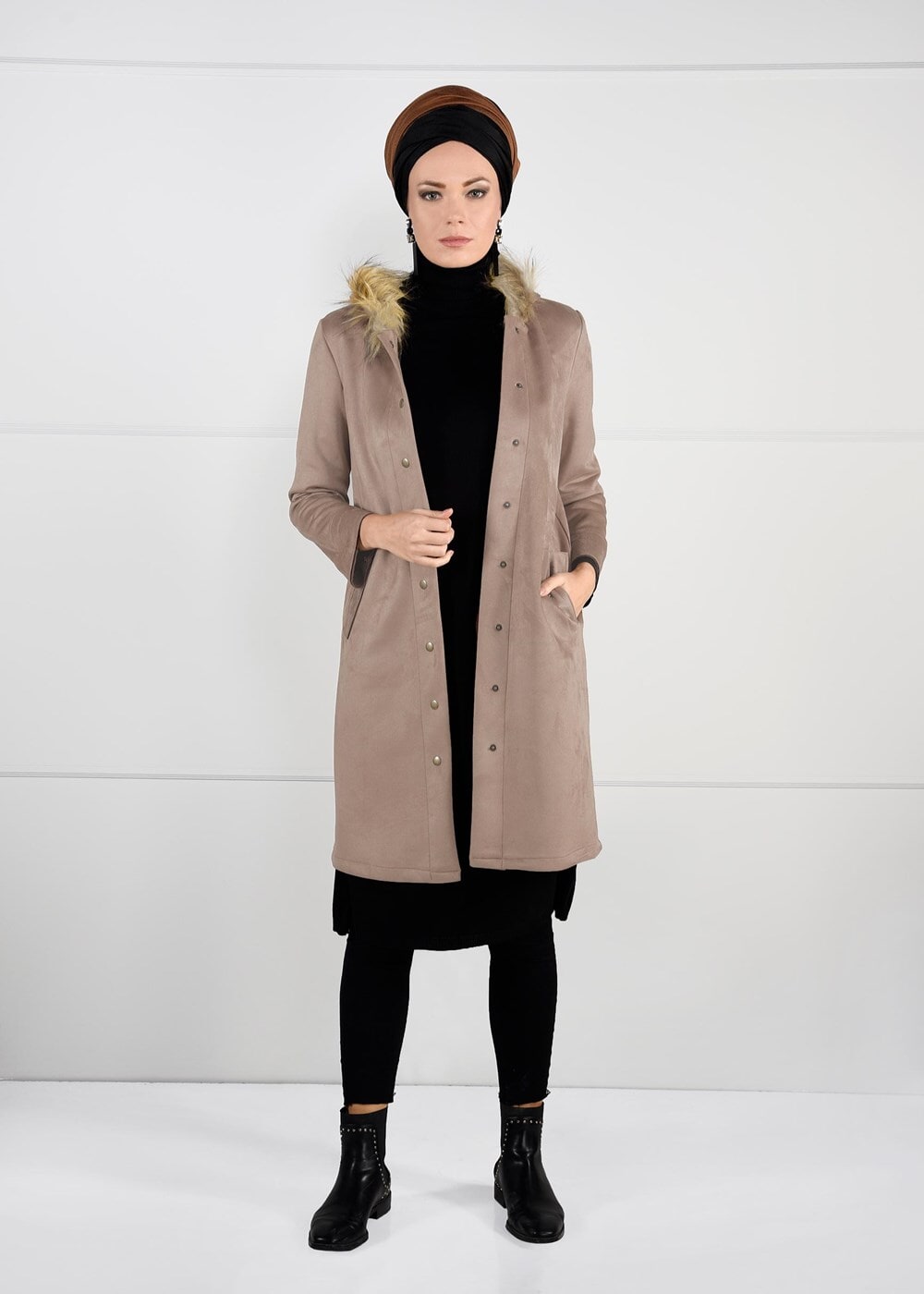 Tesettür giyim BEJ KAPÜŞONU PELUŞ SÜET KABAN 64941 