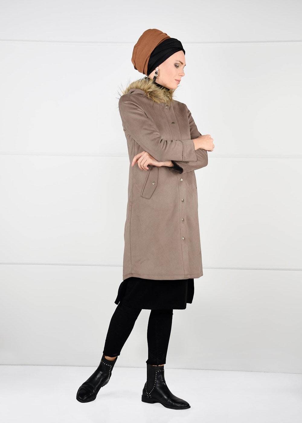 Tesettür giyim BEJ KAPÜŞONU PELUŞ SÜET KABAN 64941 