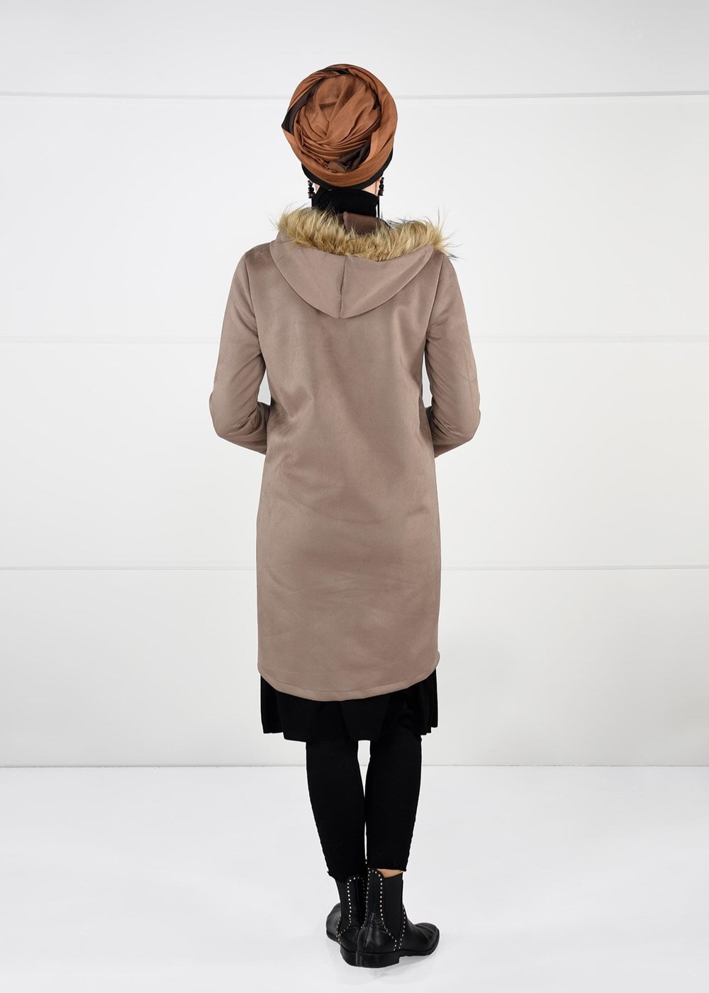 Tesettür giyim BEJ KAPÜŞONU PELUŞ SÜET KABAN 64941 