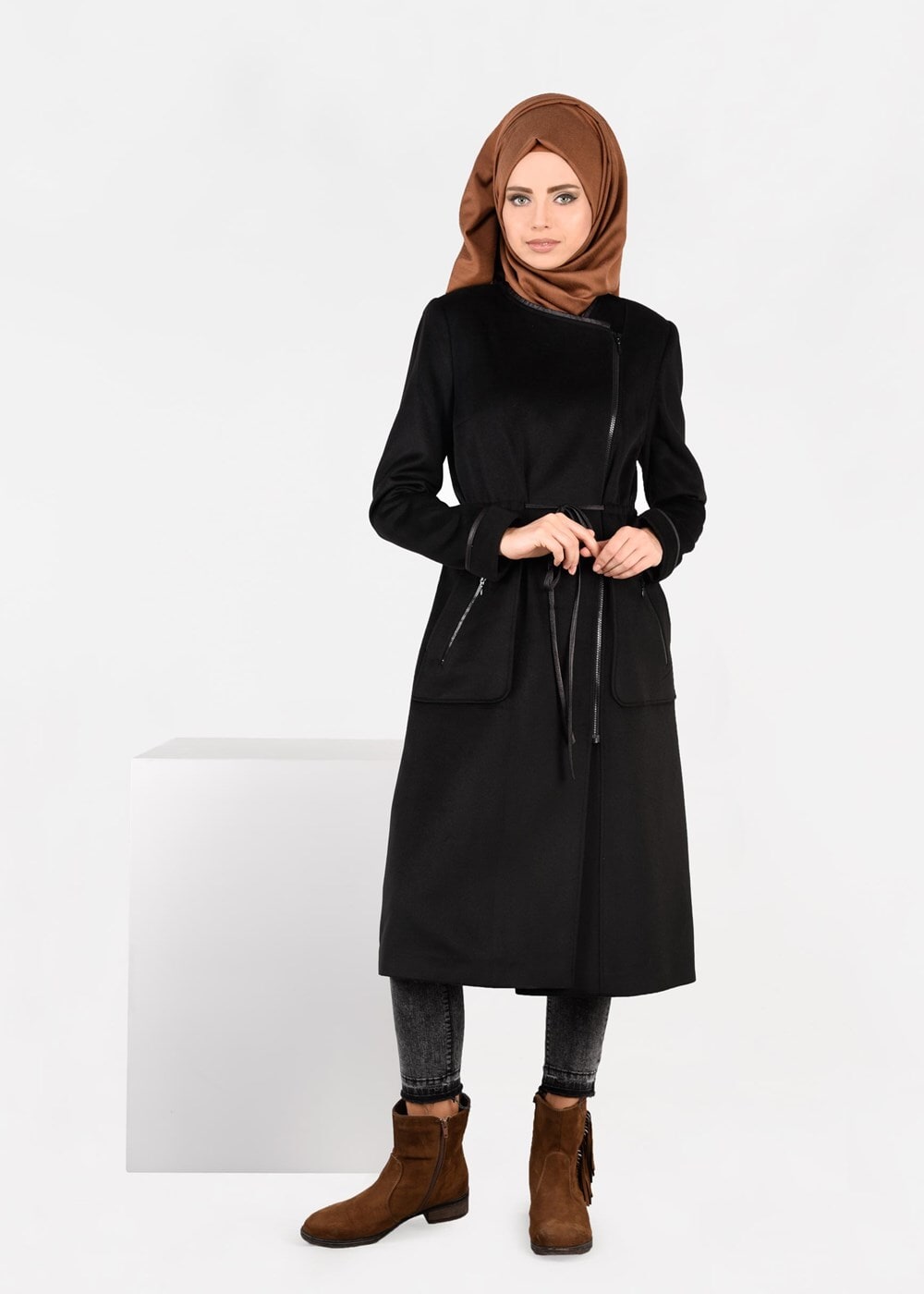 Tesettür giyim SİYAH FERMUARLI BELİ BÜZGÜLÜ KABAN 9473 