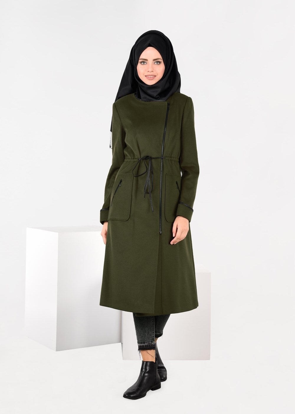 Tesettür giyim YEŞİL FERMUARLI BELİ BÜZGÜLÜ KABAN 9473 