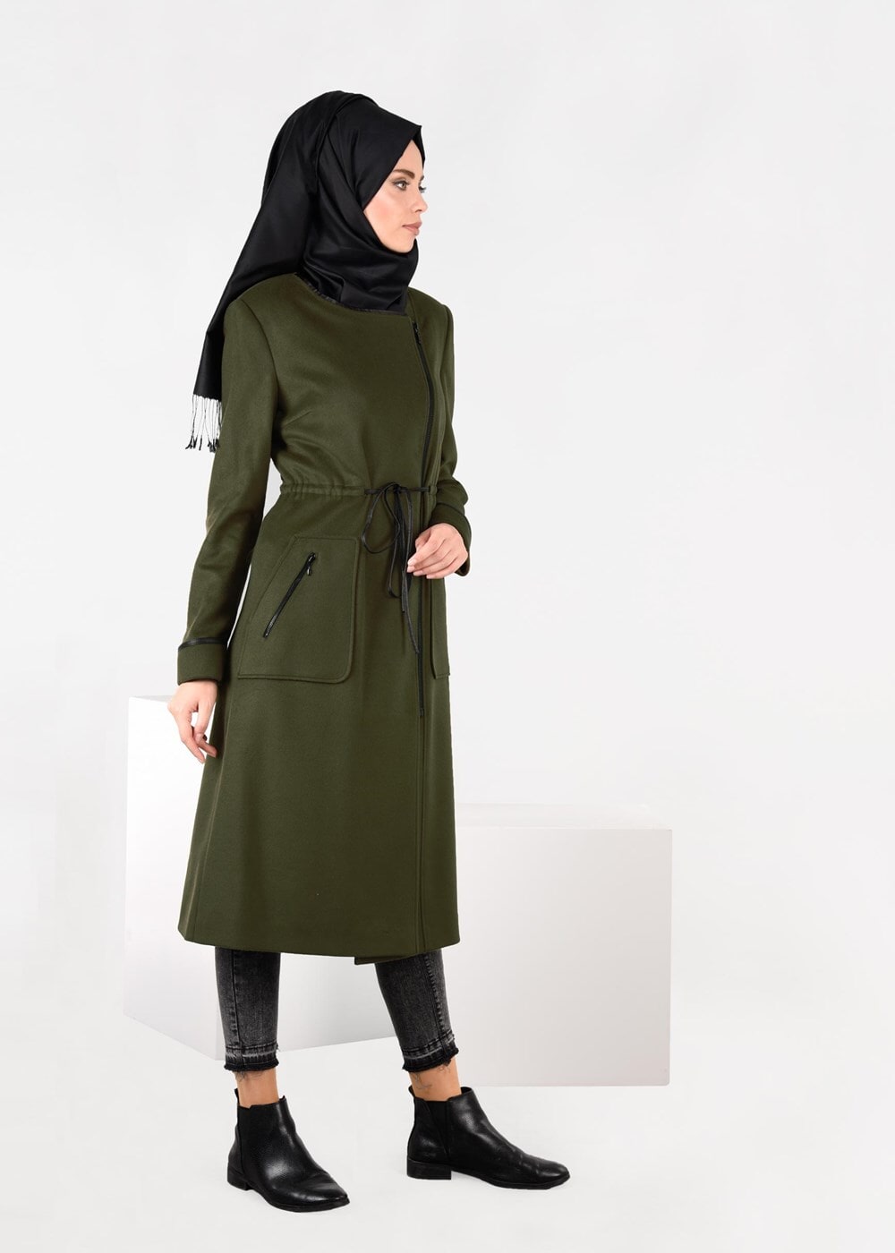Tesettür giyim YEŞİL FERMUARLI BELİ BÜZGÜLÜ KABAN 9473 