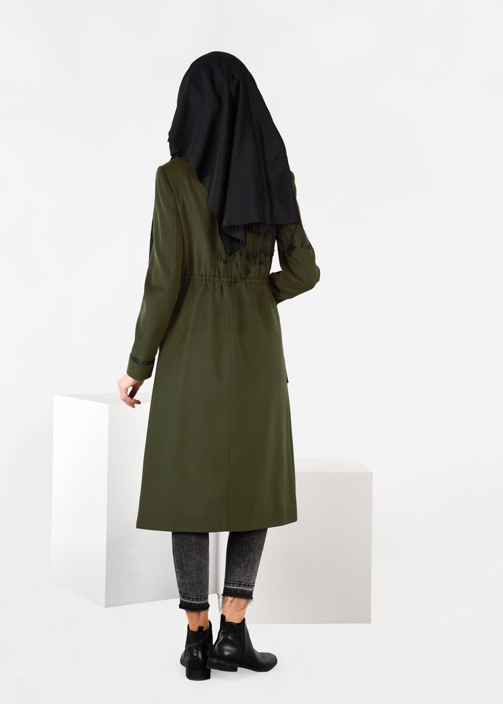 Tesettür giyim YEŞİL FERMUARLI BELİ BÜZGÜLÜ KABAN 9473 