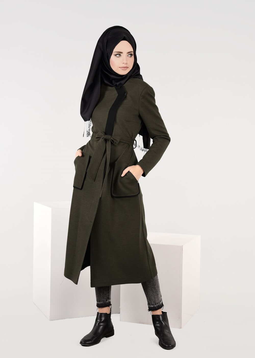 Tesettür giyim HAKİ CEPLİ KUŞAKLI KABAN 9485 