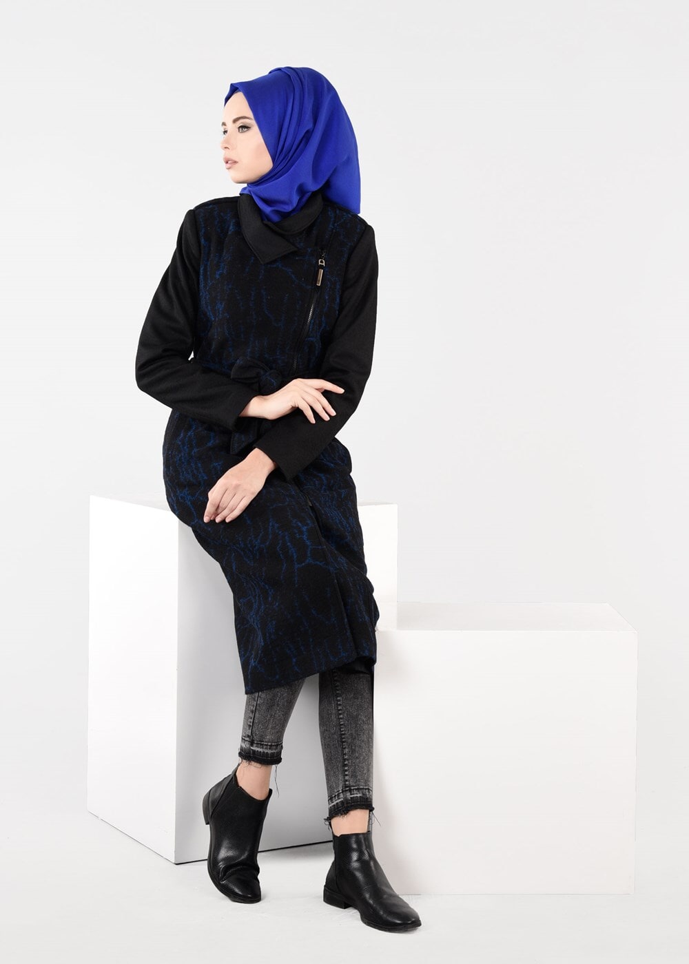 Tesettür giyim SİYAH FERMUARLI JAKAR KEÇE KABAN 9495