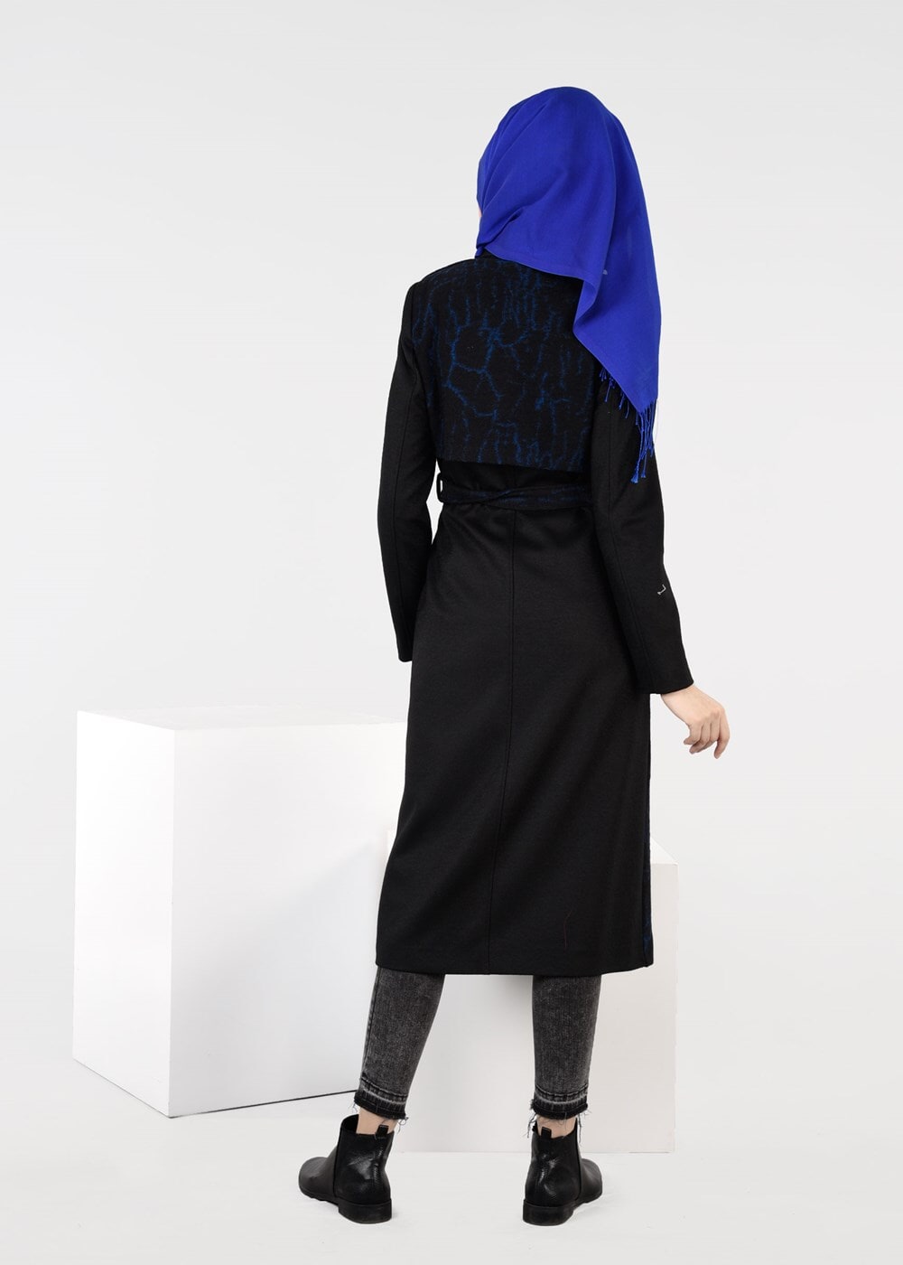 Tesettür giyim SİYAH FERMUARLI JAKAR KEÇE KABAN 9495