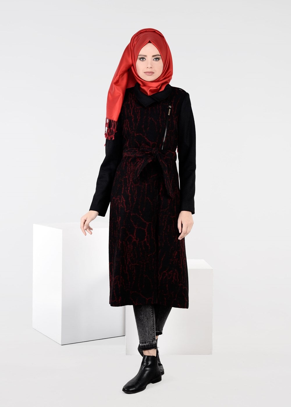 Tesettür giyim SİYAH FERMUARLI JAKAR KEÇE KABAN 9495