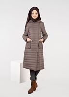 Tesettür giyim KAHVE CEP DETAYLI KAPİTONE KABAN  9496 