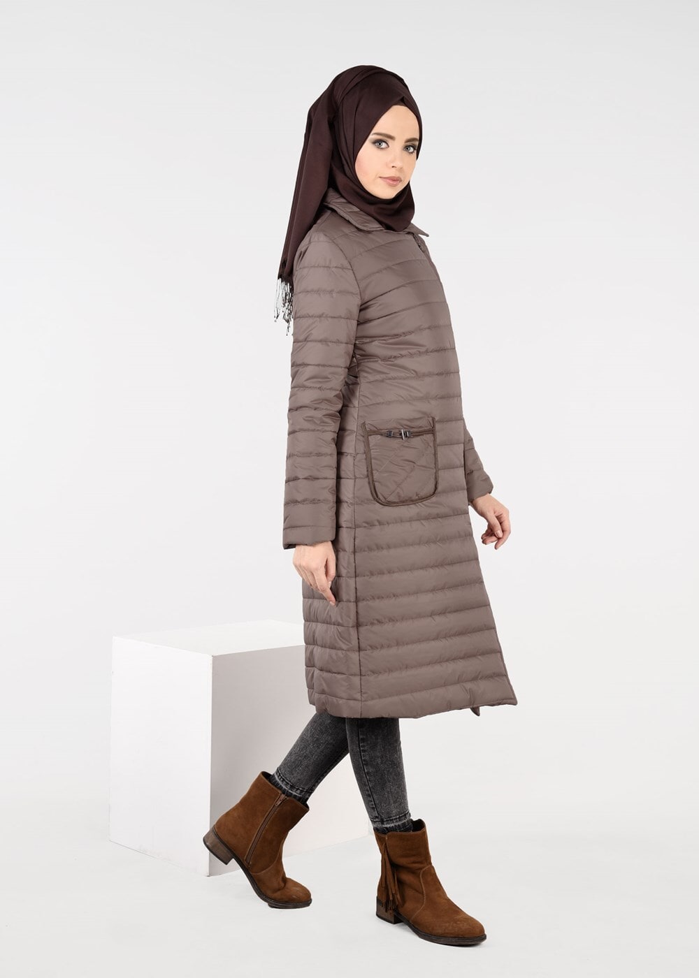 Tesettür giyim KAHVE CEP DETAYLI KAPİTONE KABAN  9496 