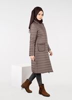 Tesettür giyim KAHVE CEP DETAYLI KAPİTONE KABAN  9496 