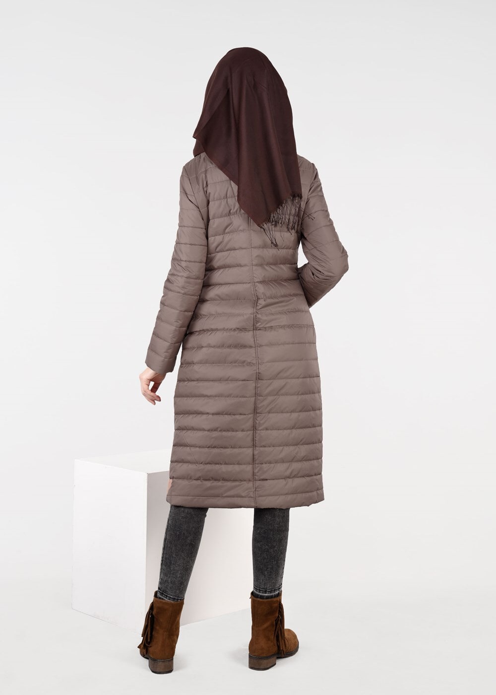 Tesettür giyim KAHVE CEP DETAYLI KAPİTONE KABAN  9496 