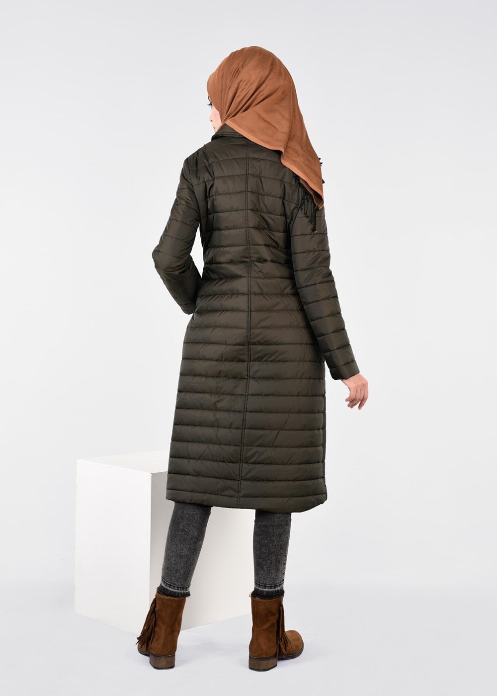 Tesettür giyim HAKİ CEP DETAYLI KAPİTONE KABAN  9496 