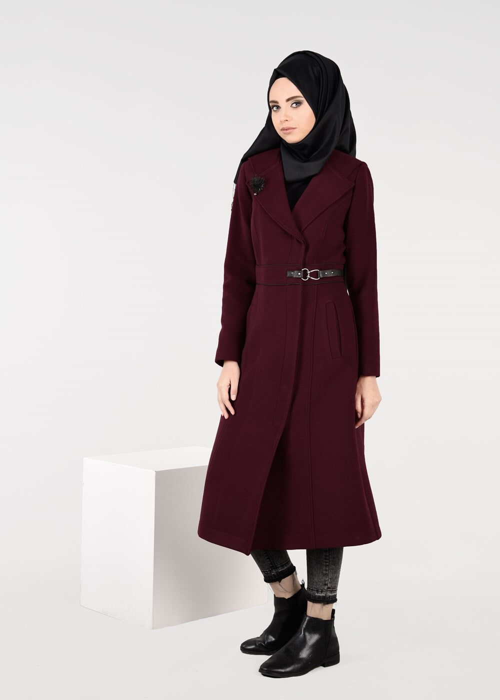 Tesettür giyim BORDO KAPÜŞONLU DÜĞMELİ KABAN 9497