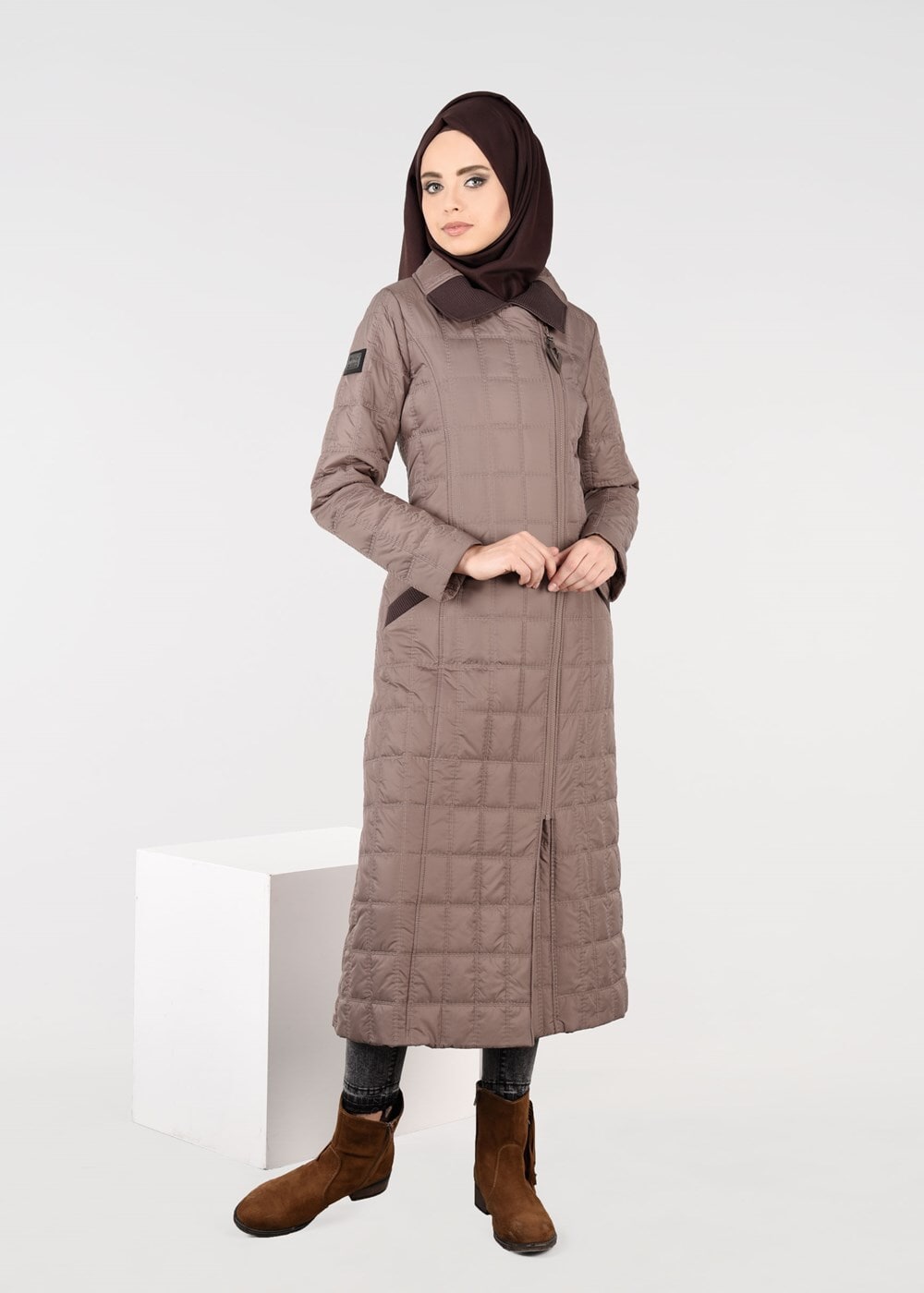 Tesettür giyim KAHVE KARE KAPİTONE KABAN 9502